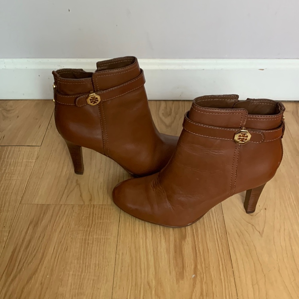 Tory Burch Equestrian Calf Boot, almost color, only worn a few times, size 7